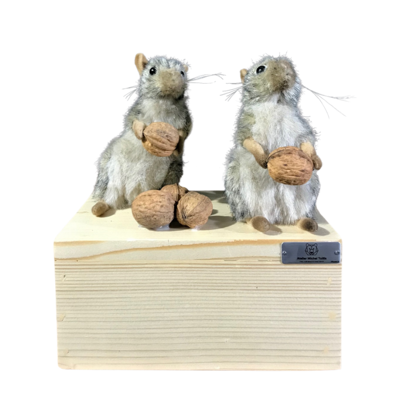 Animatronic mice with nuts for window displays or events