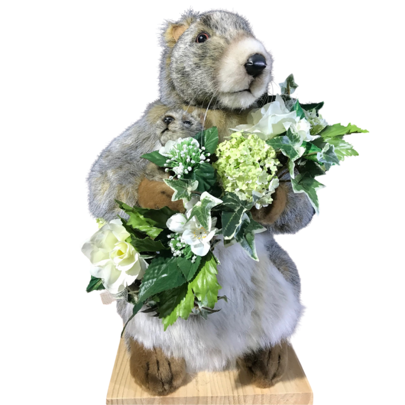 Animatronic marmot and little marmot with flowers