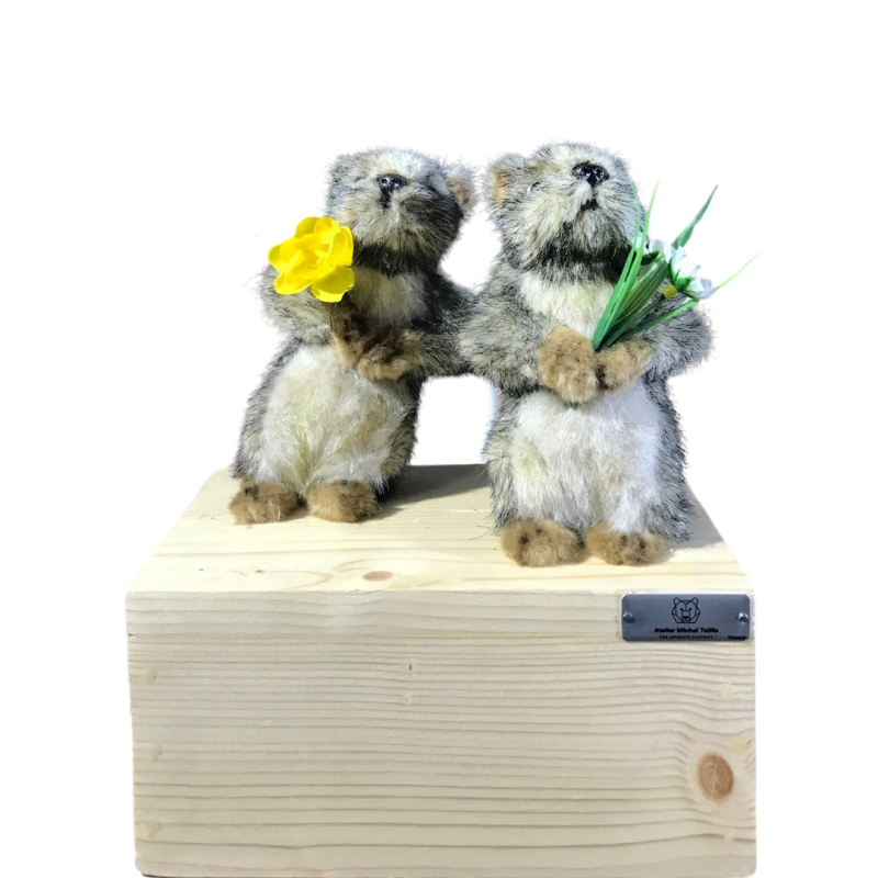 Animatronic Spring & Easter Animals with 2 little marmots & flowers