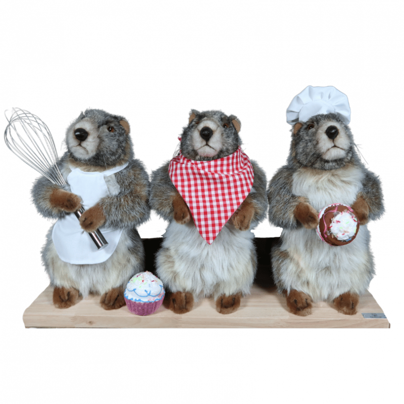 woodchuck animatronic character,marmot animatronic pastry chef,animated decor window displays