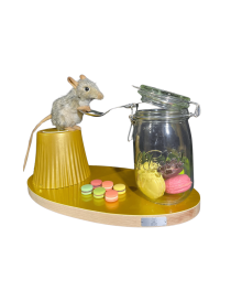 animatronic greedy mouse,animatronic mouse macaroons,window displays animatronic decor