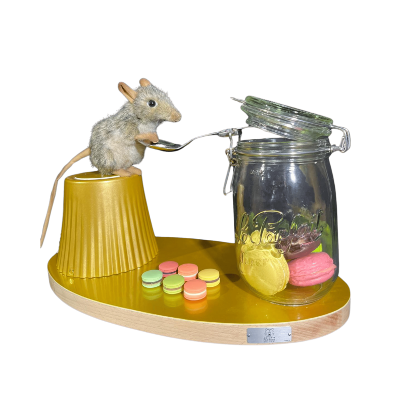 animatronic greedy mouse,animatronic mouse macaroons,window displays animatronic decor