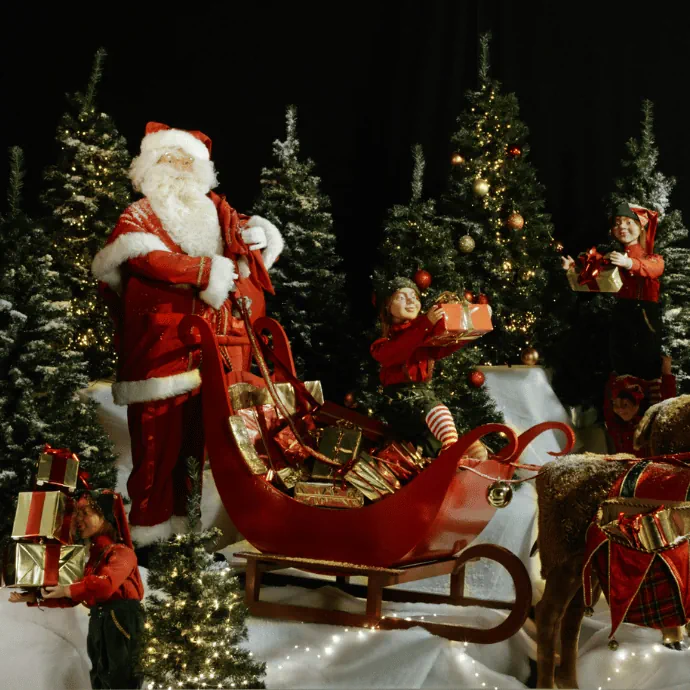 Catalogue de vente d'automates de Noël et saisonniers, scène du Père Noël avec ses elfes et son traîneau à deux rennes.