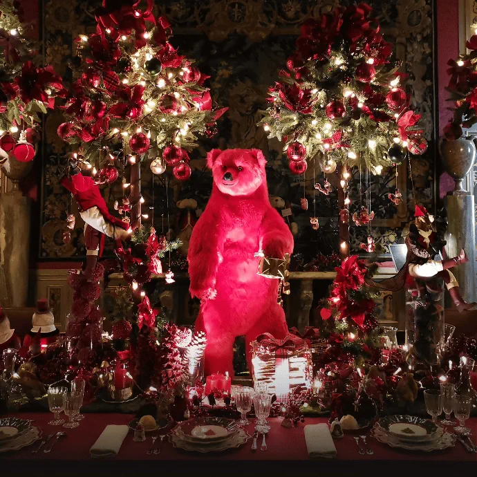 Collaboration for The Great Christmas at the château de Vaux-le-Vicomte, featuring our animatronic Standing Red Leon Christmas as the centerpiece of a scenography.